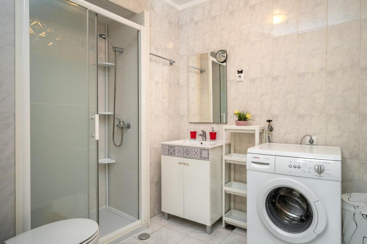 Cozy One Bedroom Apt In Historic Location - Carmo Lisboa Eksteriør bilde